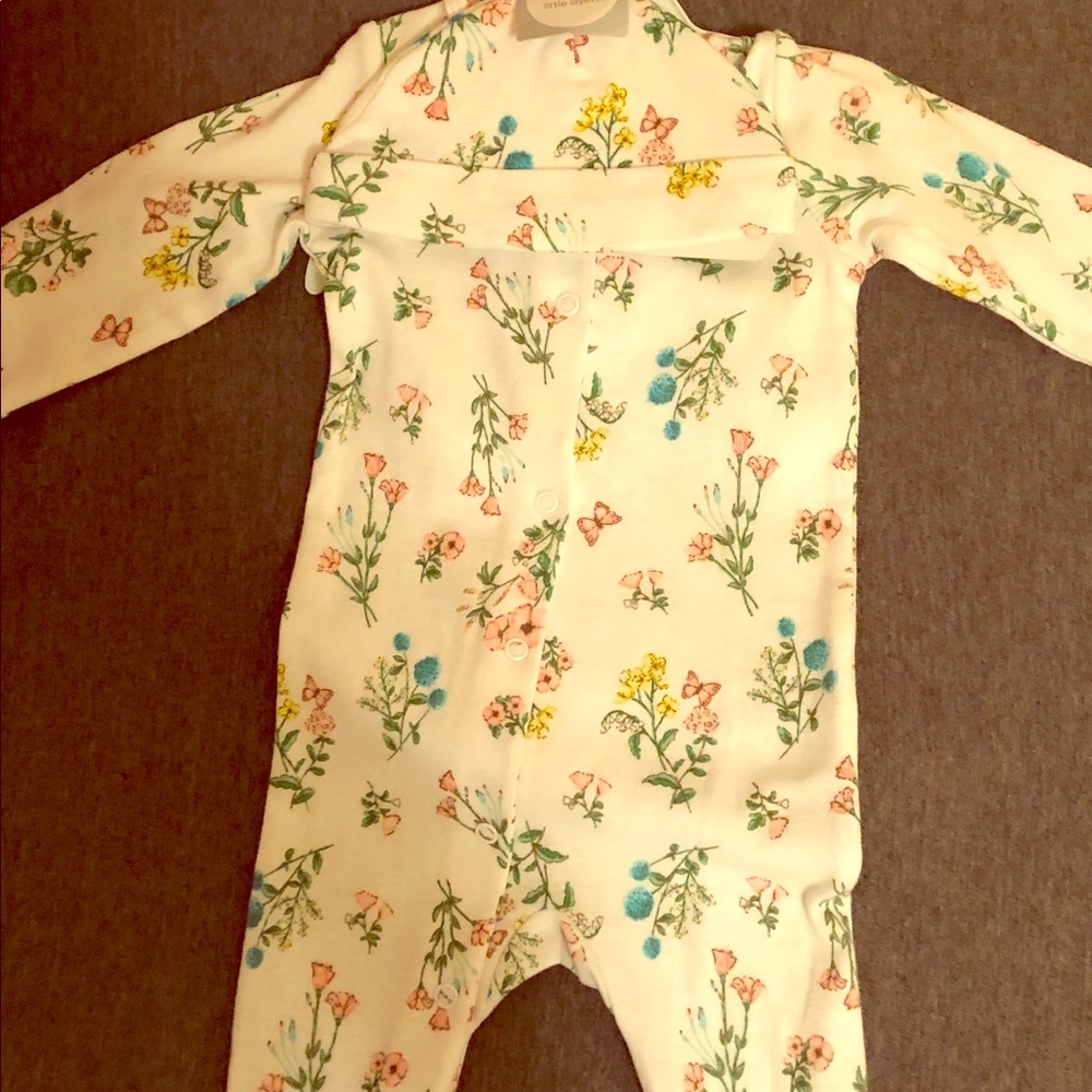 Carter’s pajamas set with hat size 6 months